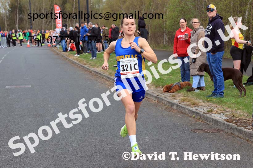SSenior womens relay, 2025 Elswick Harriers Good Friday Road Relays, Newburn, Newcastle upon Tyne. Photo: David T. Hewitson/Sports for All Pics